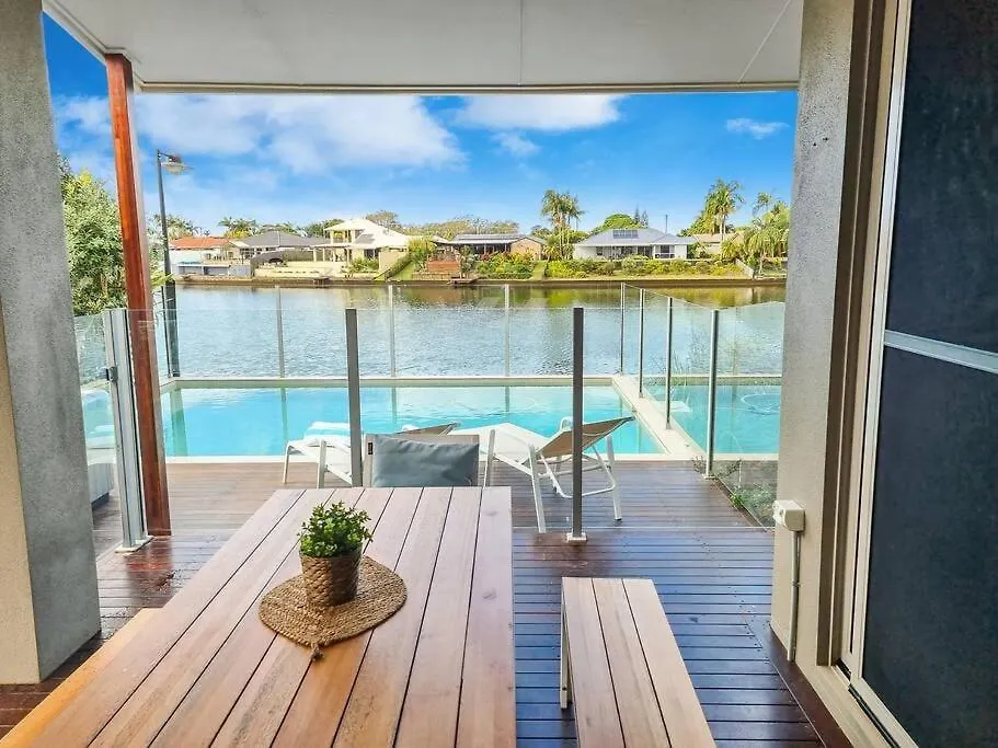 Holiday home Luxurious Waterfront Paradise Stunning Views Kawana Waters