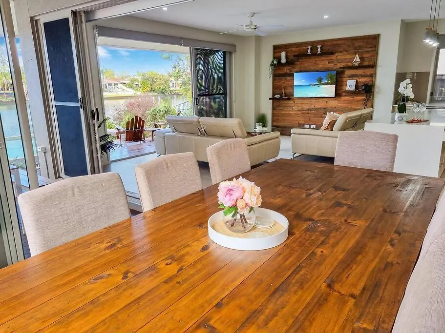 Luxurious Waterfront Paradise Stunning Views Kawana Waters 0*,