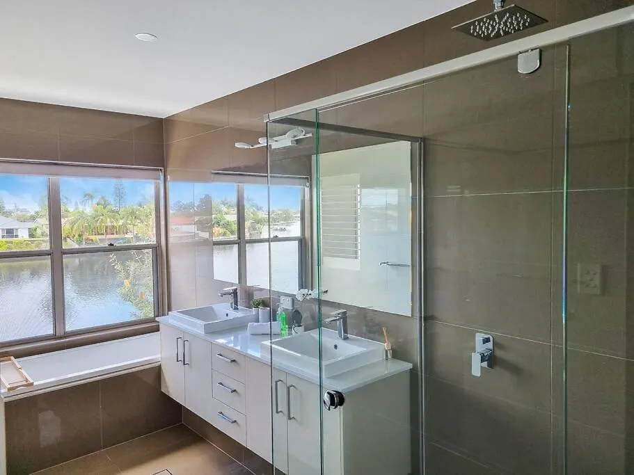 Luxurious Waterfront Paradise Stunning Views Kawana Waters