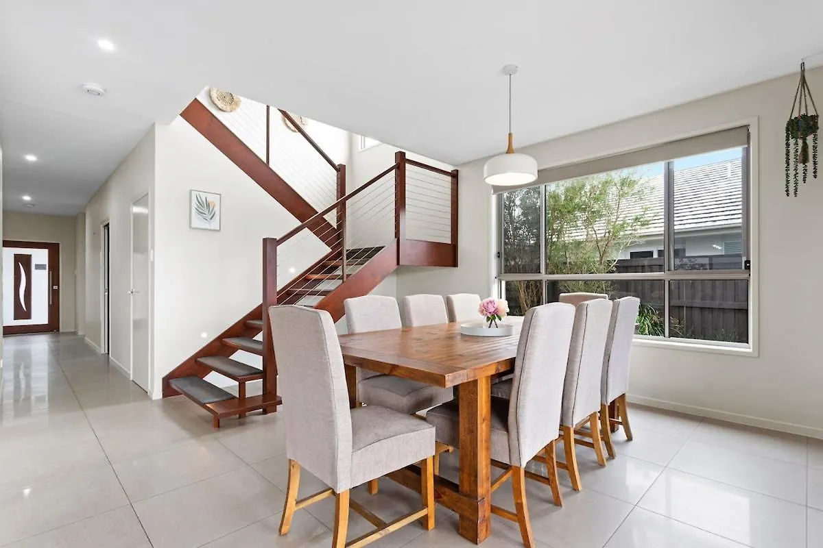 Luxurious Waterfront Paradise Stunning Views Kawana Waters Holiday home