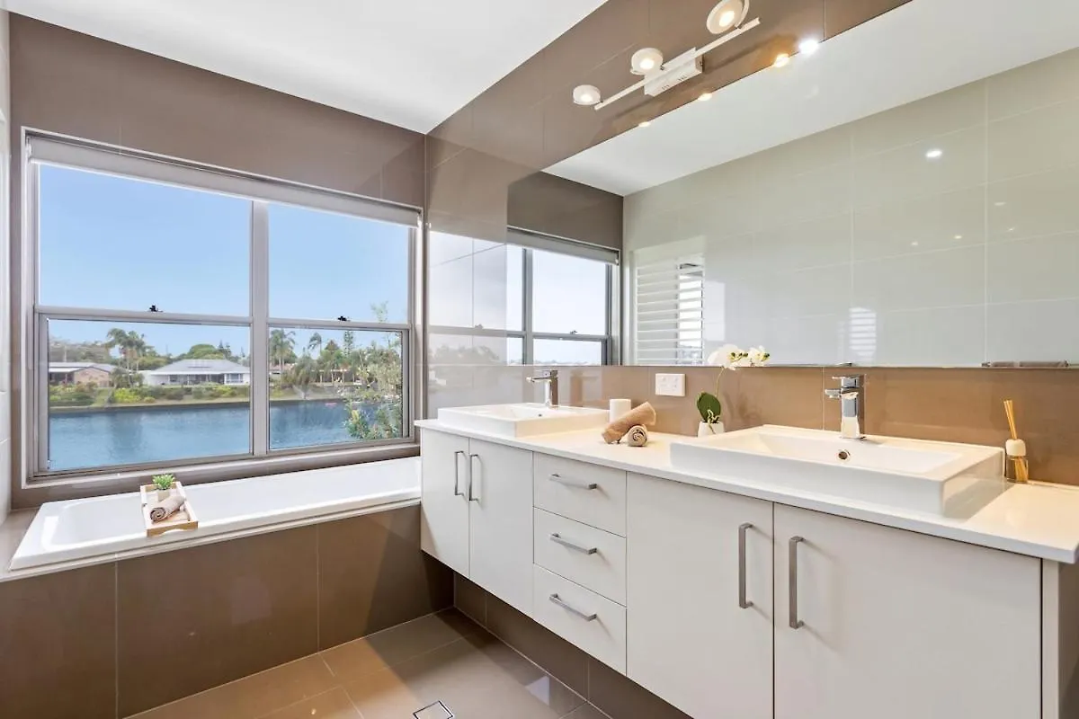 Holiday home Luxurious Waterfront Paradise Stunning Views Kawana Waters Australia