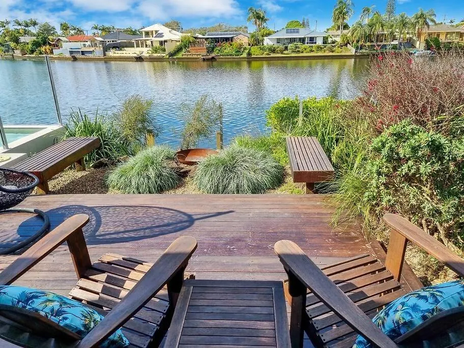 Luxurious Waterfront Paradise Stunning Views Kawana Waters Holiday home