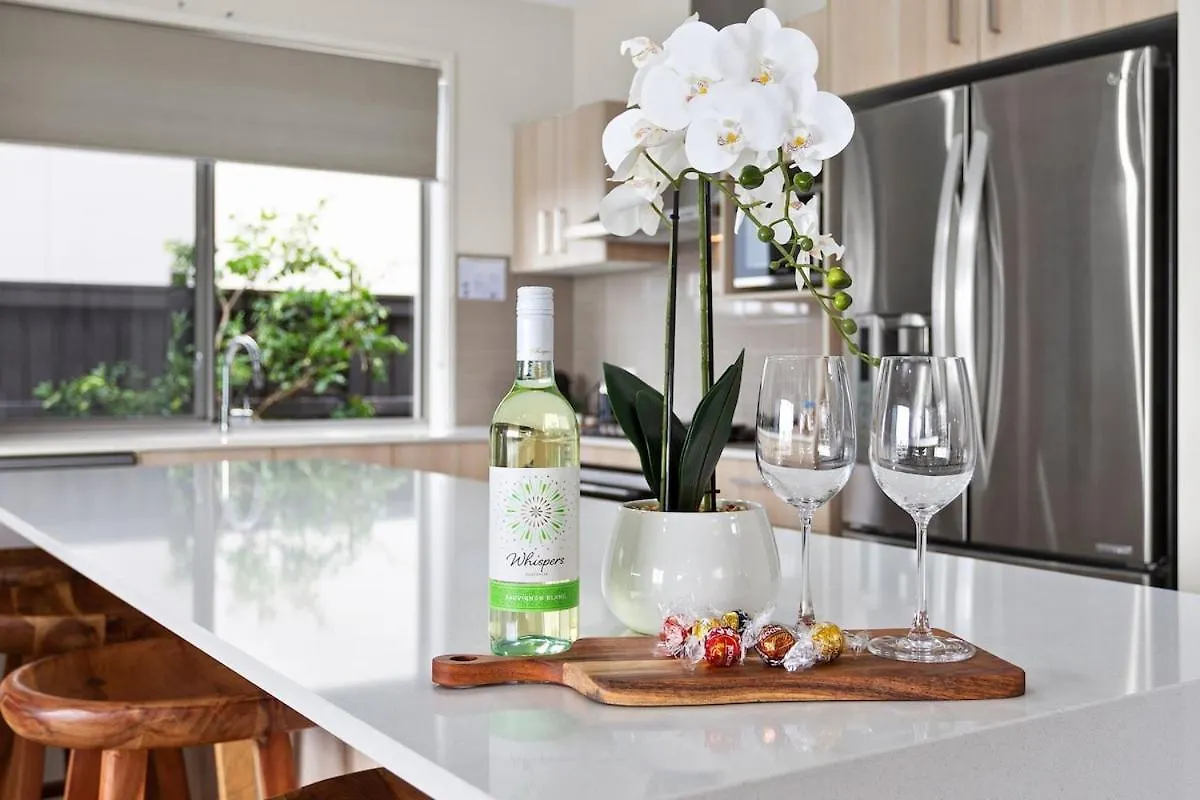 Luxurious Waterfront Paradise Stunning Views Kawana Waters 0*,  Australia