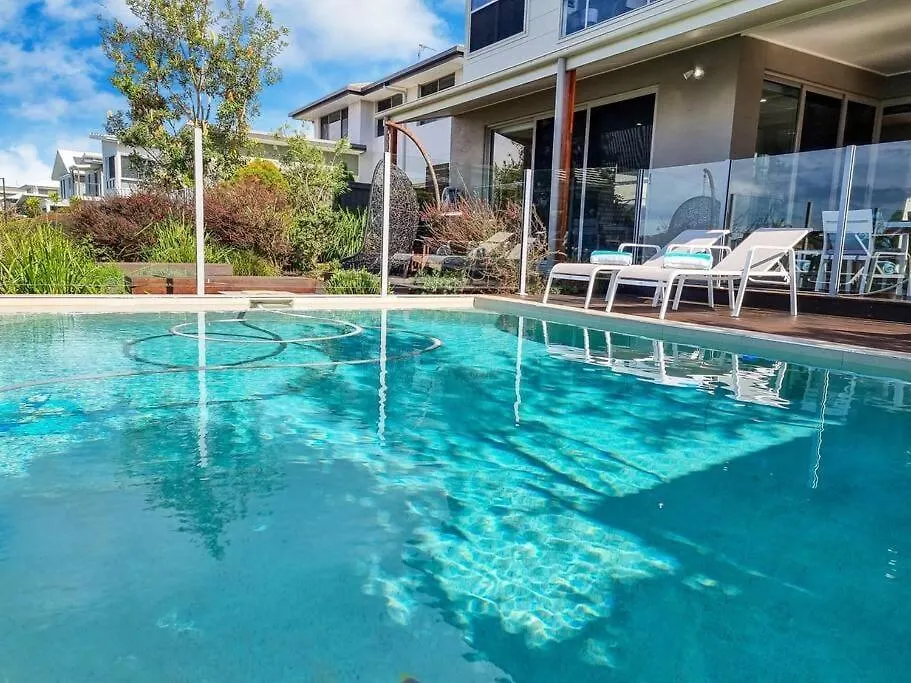 Luxurious Waterfront Paradise Stunning Views Kawana Waters