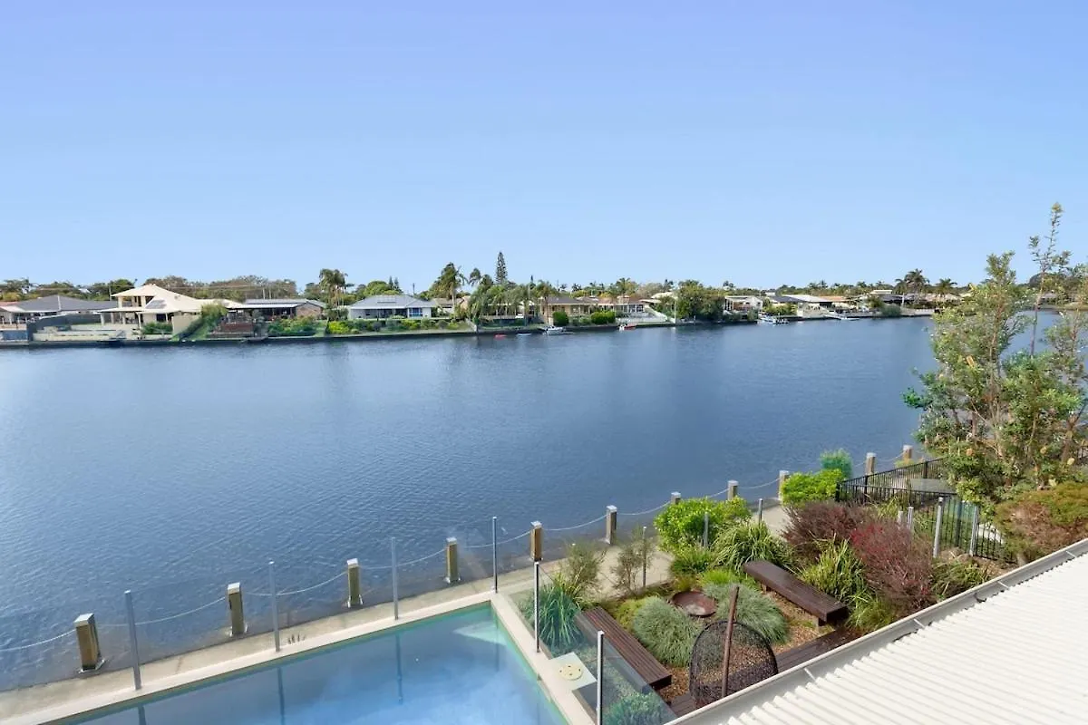 Luxurious Waterfront Paradise Stunning Views Kawana Waters Holiday home