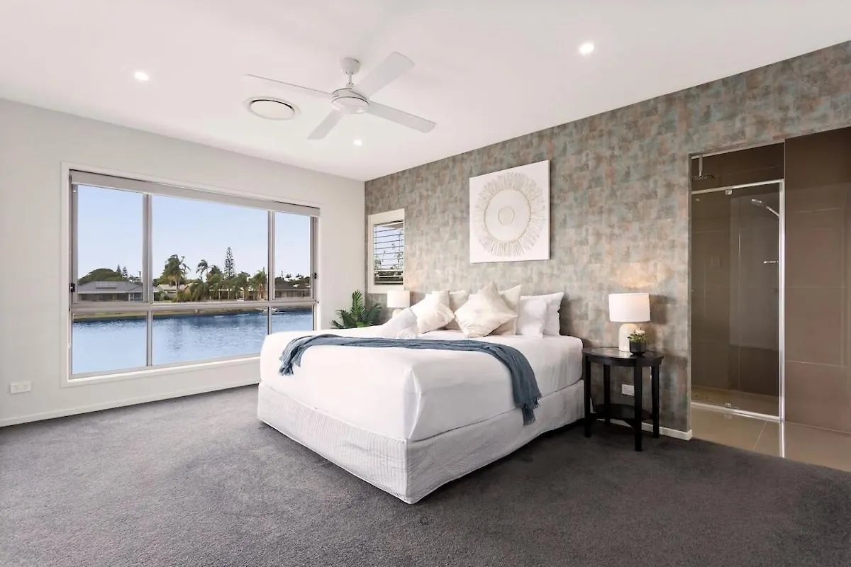 Luxurious Waterfront Paradise Stunning Views Kawana Waters 0*,  Australia