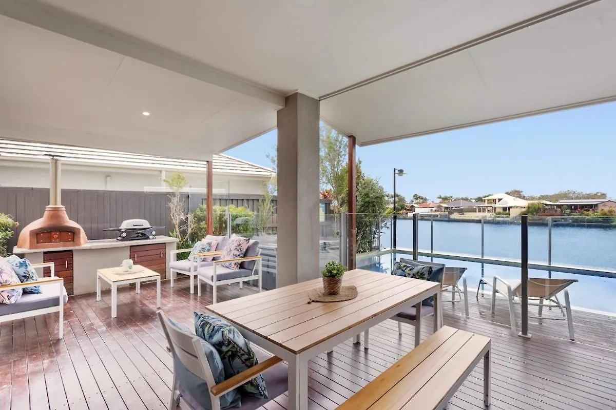 Holiday home Luxurious Waterfront Paradise Stunning Views Kawana Waters Australia