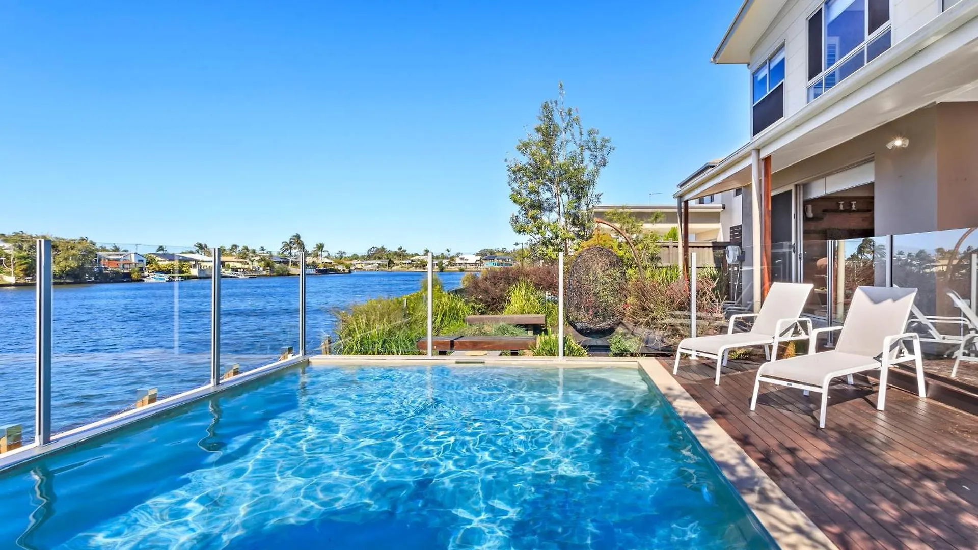 Luxurious Waterfront Paradise Stunning Views Kawana Waters