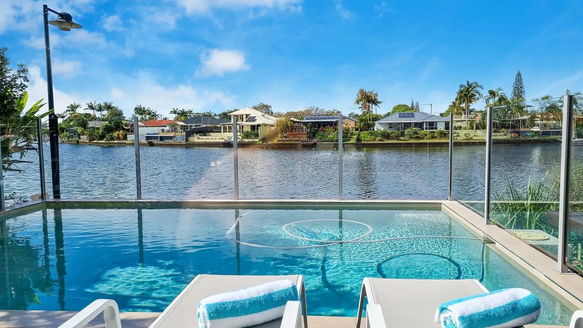Luxurious Waterfront Paradise Stunning Views Kawana Waters Australia
